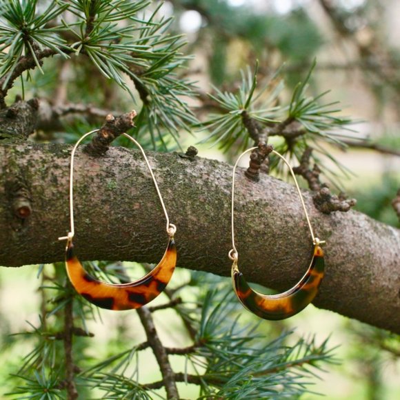 Anthro Leopard Acetate Gold Crescent Hoop Earrings - Picture 8 of 10